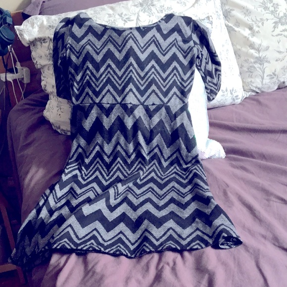 Zig zagged retro style dress by Xhilaration. - Picture 5 of 7